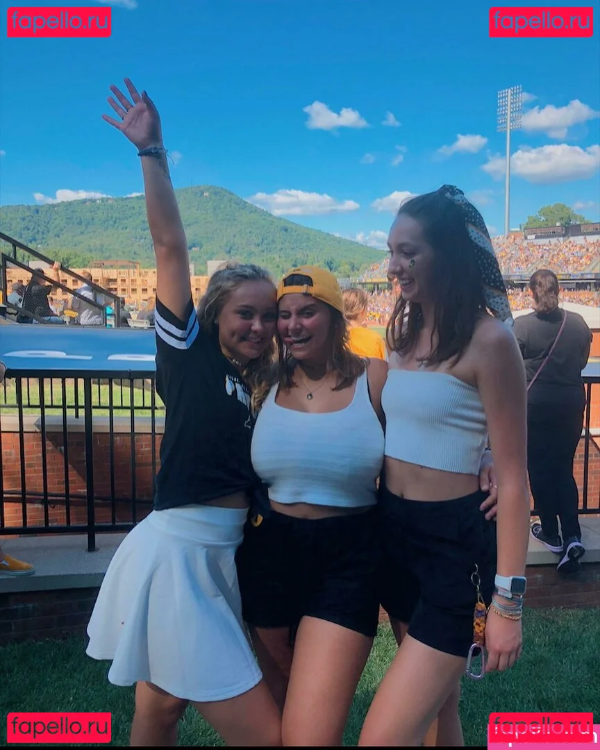 Caroline Casbon Onlyfans Photo Gallery 