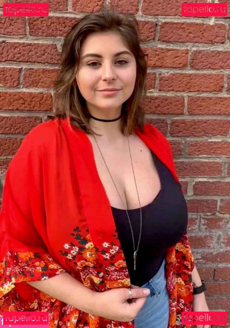 Caroline Casbon Onlyfans Photo Gallery 