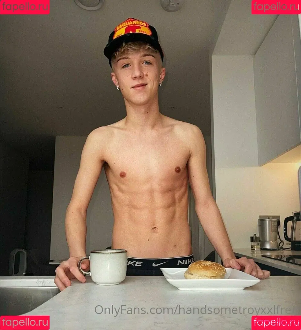 handsometroyxxlfree Onlyfans Photo Gallery 
