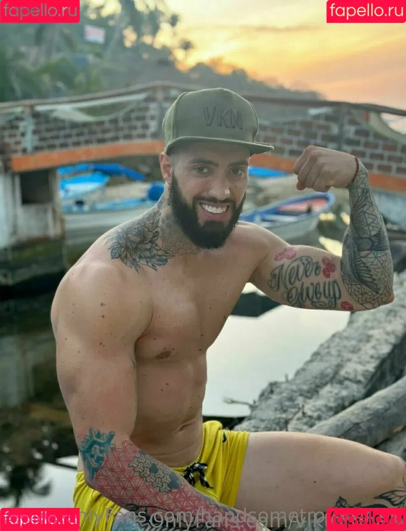 handsometroyxxlfree Onlyfans Photo Gallery 