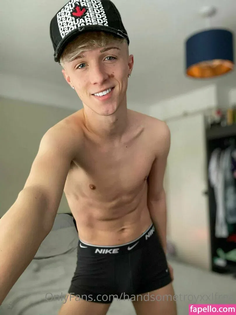 handsometroyxxlfree Onlyfans Photo Gallery 