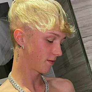 handsometroyxxlfree Onlyfans Photo Gallery 