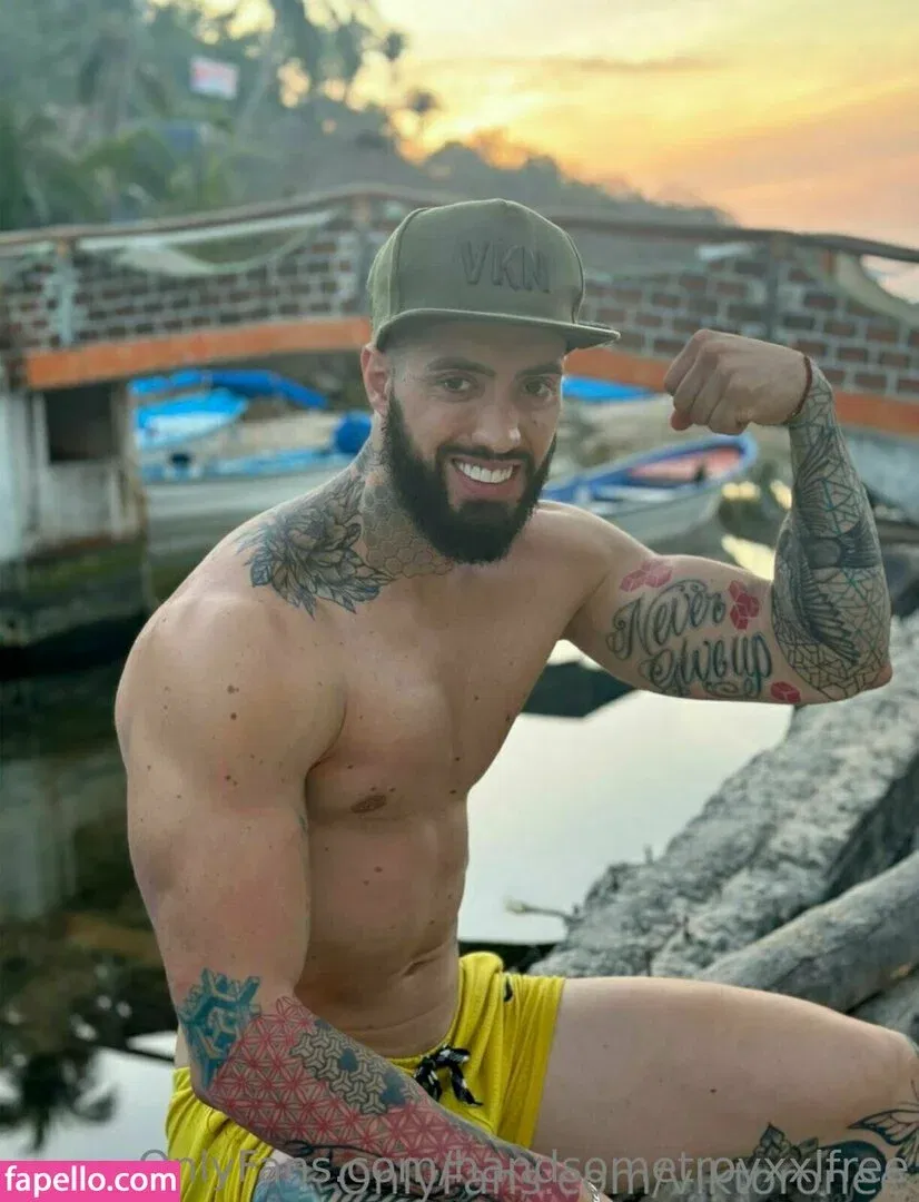 handsometroyxxlfree Onlyfans Photo Gallery 