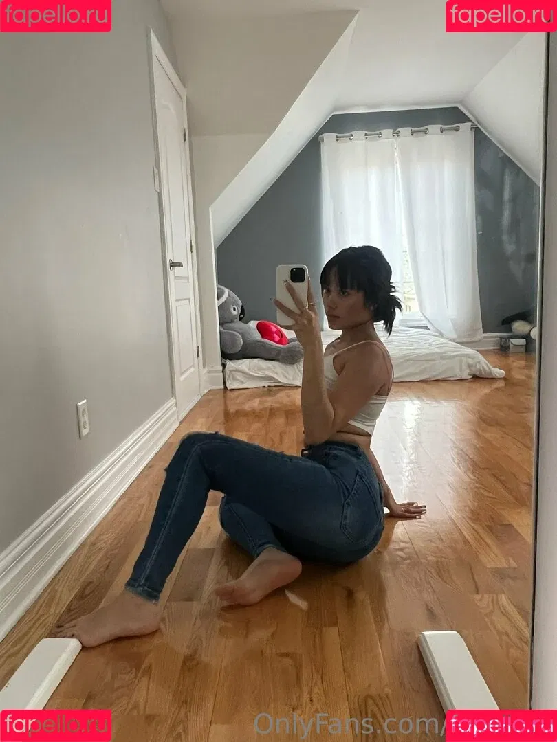 Sia ASMR Onlyfans Photo Gallery 