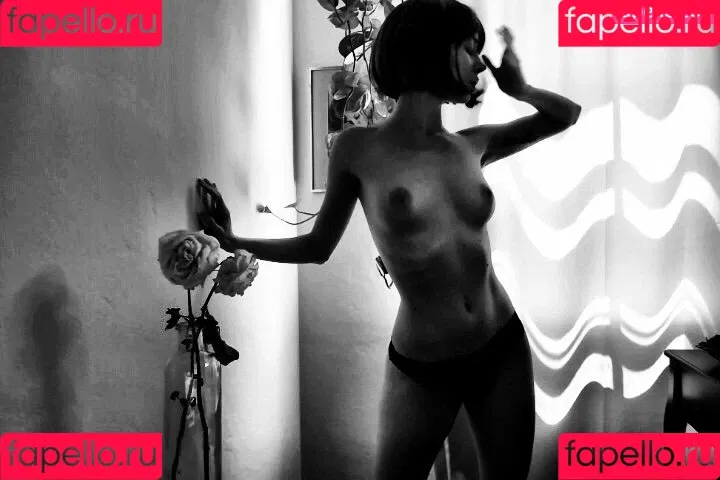 ohthumbelina Onlyfans Photo Gallery 