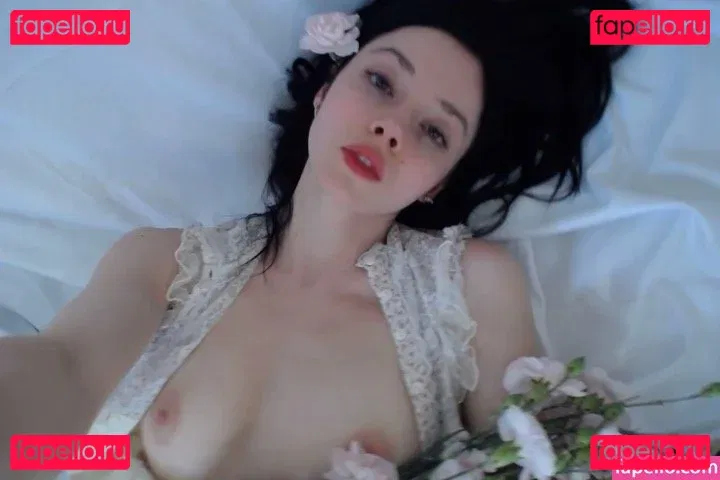 ohthumbelina Onlyfans Photo Gallery 