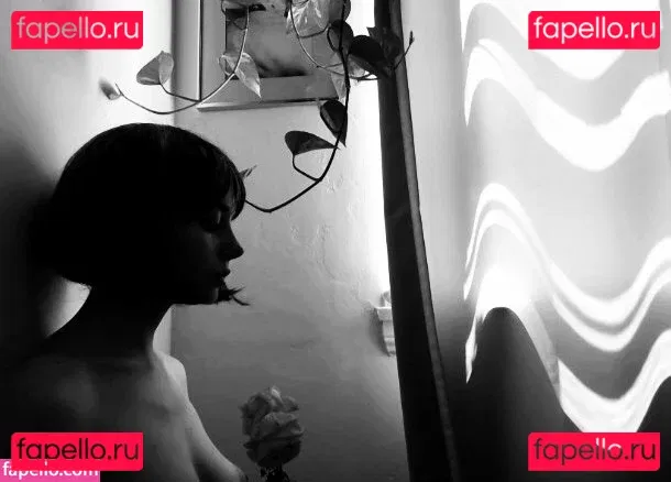 ohthumbelina Onlyfans Photo Gallery 