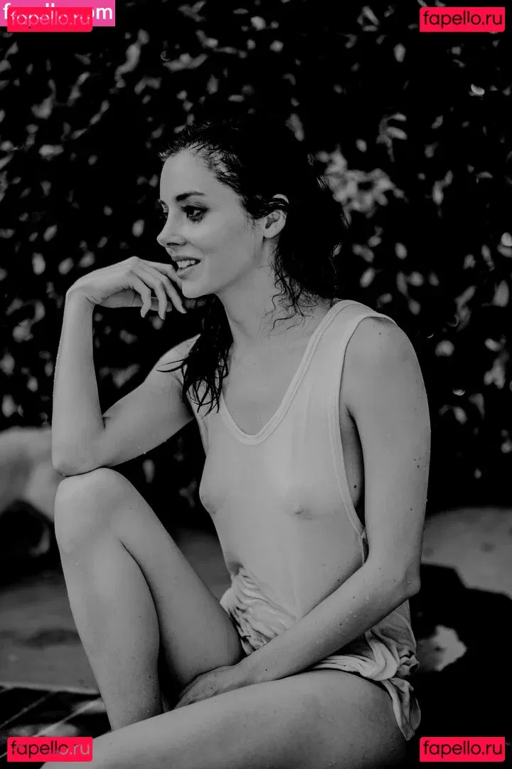 ohthumbelina Onlyfans Photo Gallery 