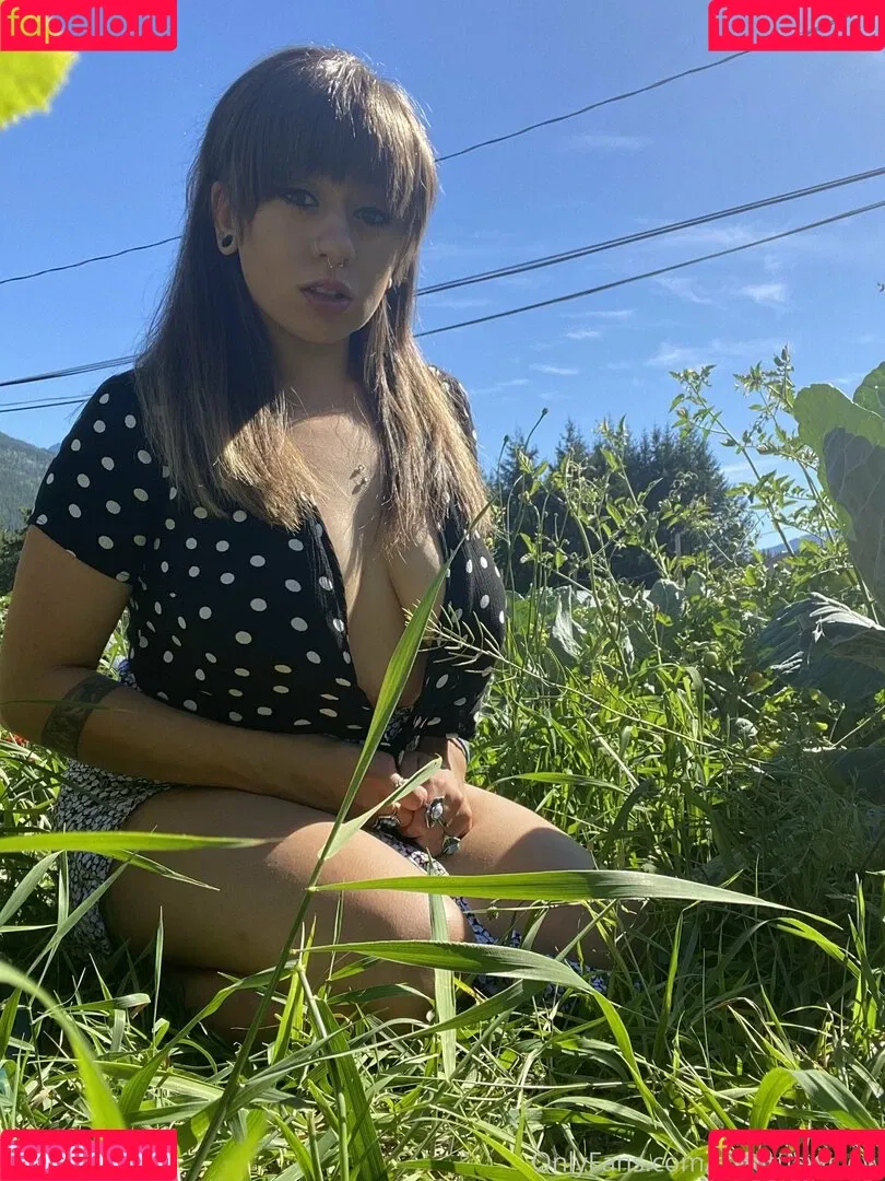 thelittlewillow Onlyfans Photo Gallery 