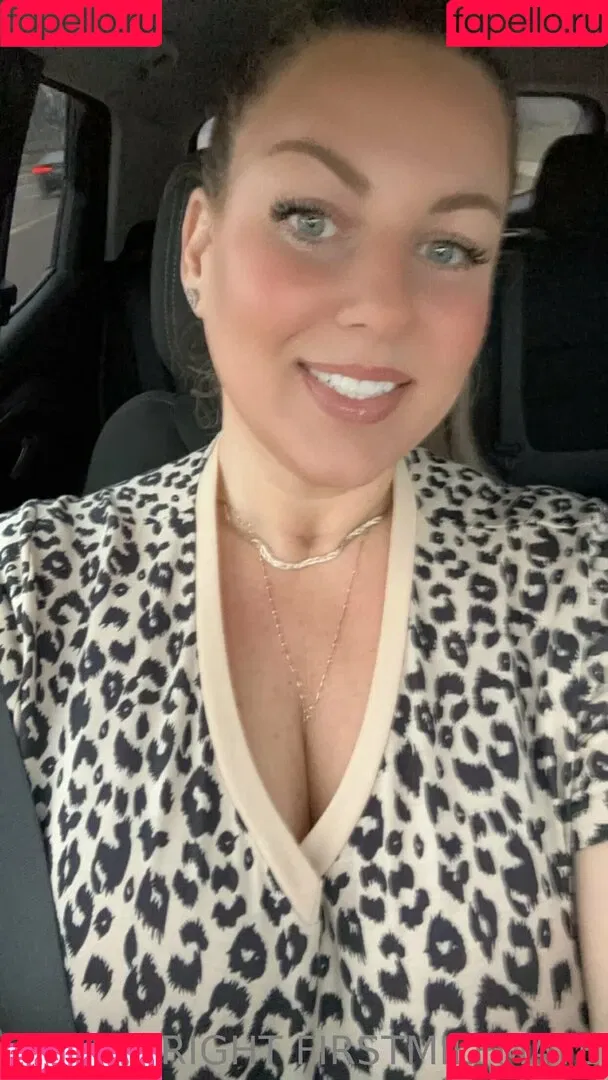 firstmilfmate Onlyfans Photo Gallery 