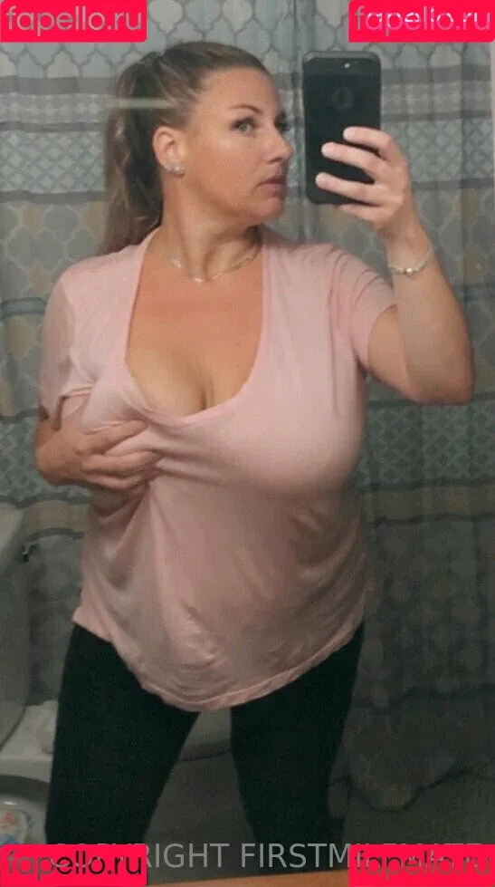 firstmilfmate Onlyfans Photo Gallery 