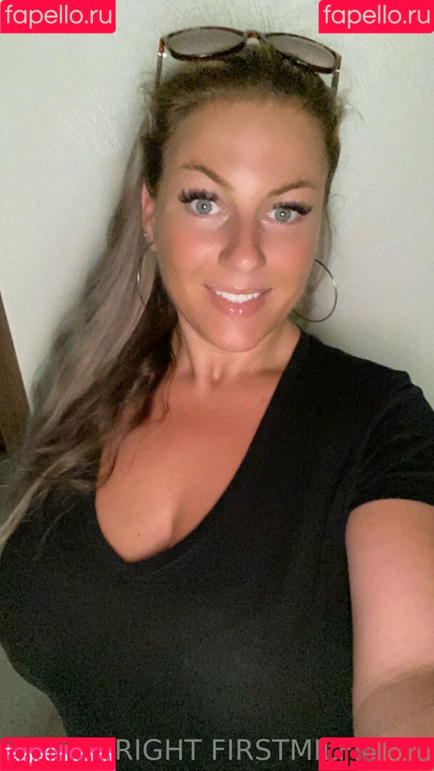 firstmilfmate Onlyfans Photo Gallery 