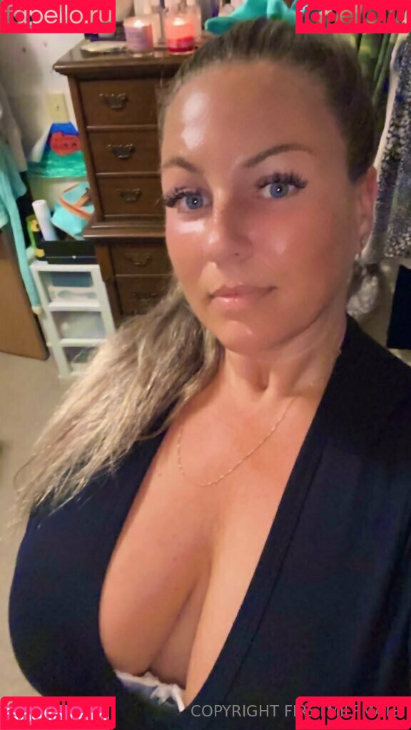 firstmilfmate Onlyfans Photo Gallery 