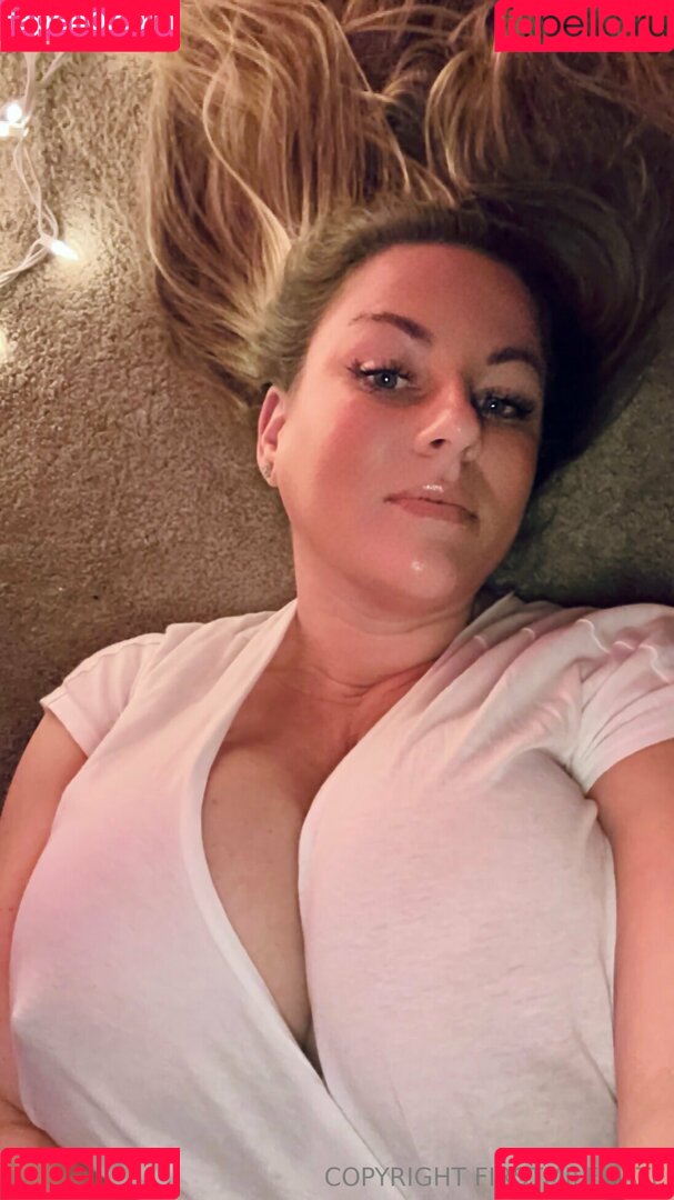 firstmilfmate Onlyfans Photo Gallery 