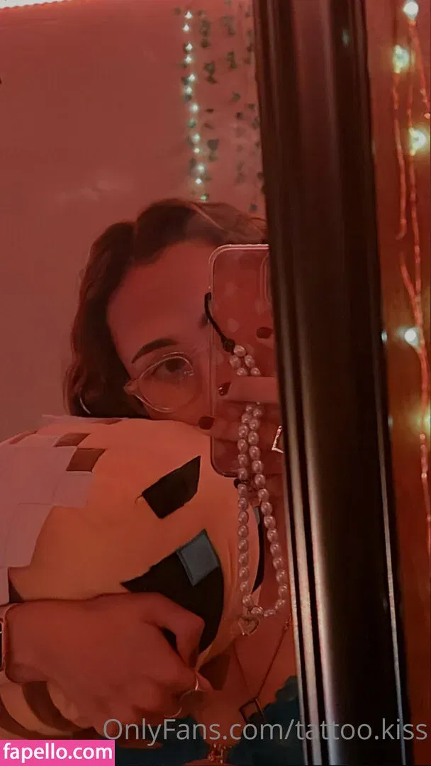 tattoo.kiss Onlyfans Photo Gallery 