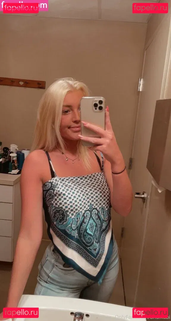 andi111 Onlyfans Photo Gallery 