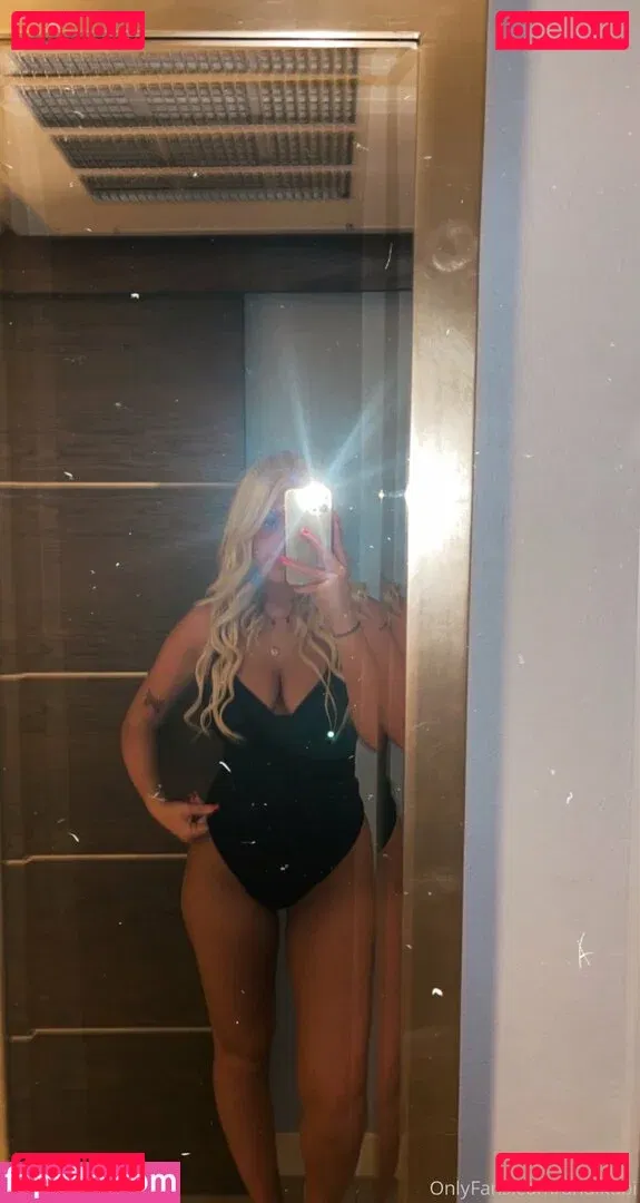 andi111 Onlyfans Photo Gallery 