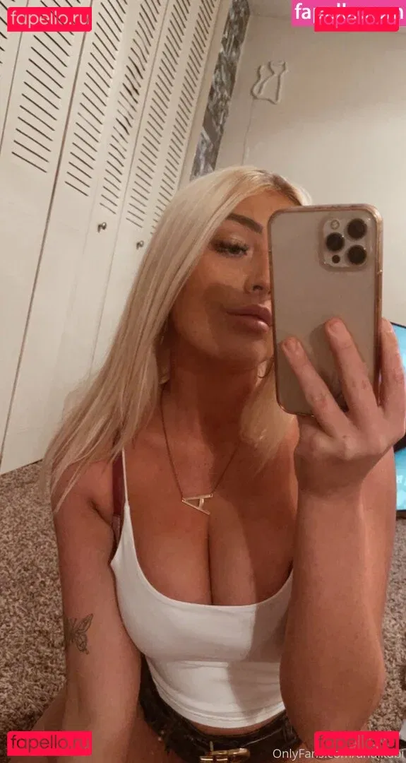 andi111 Onlyfans Photo Gallery 