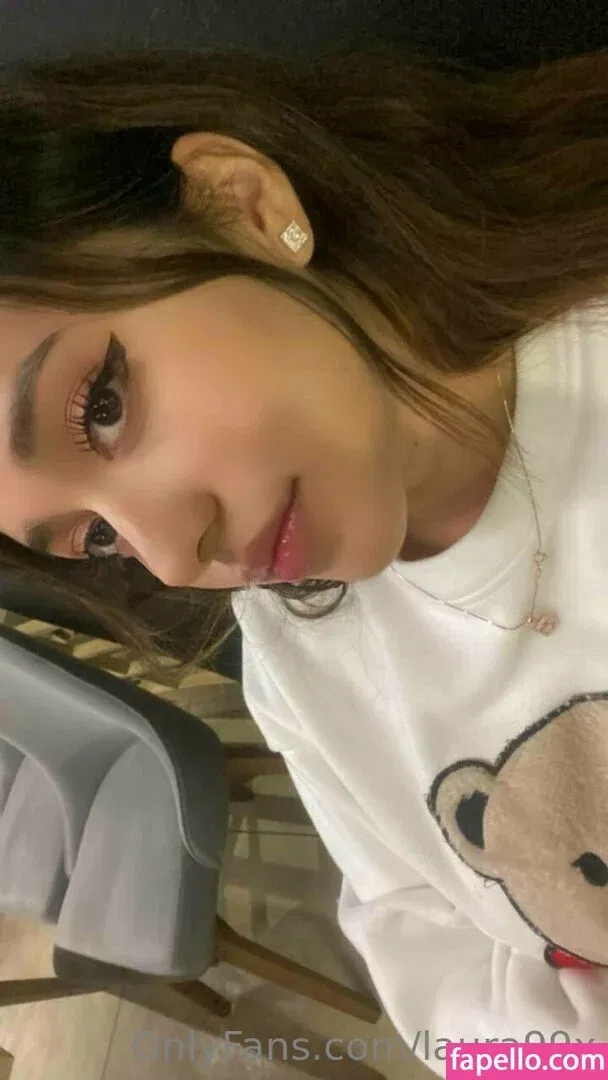 laura99x Onlyfans Photo Gallery 