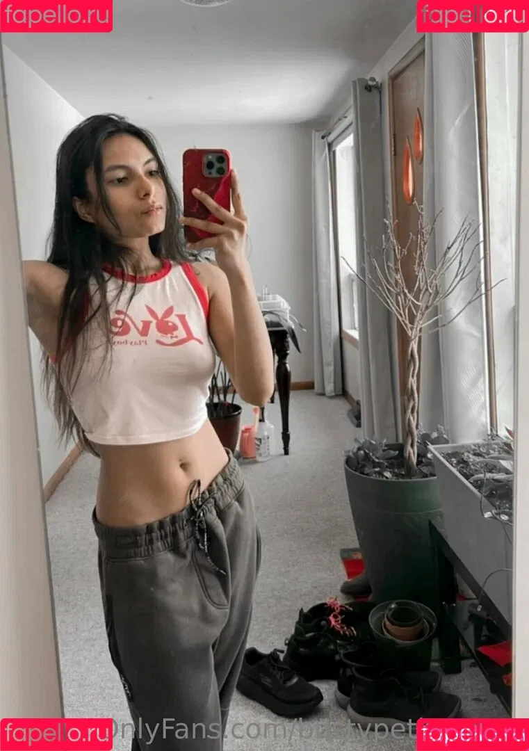 bustypetitemyra Onlyfans Photo Gallery 