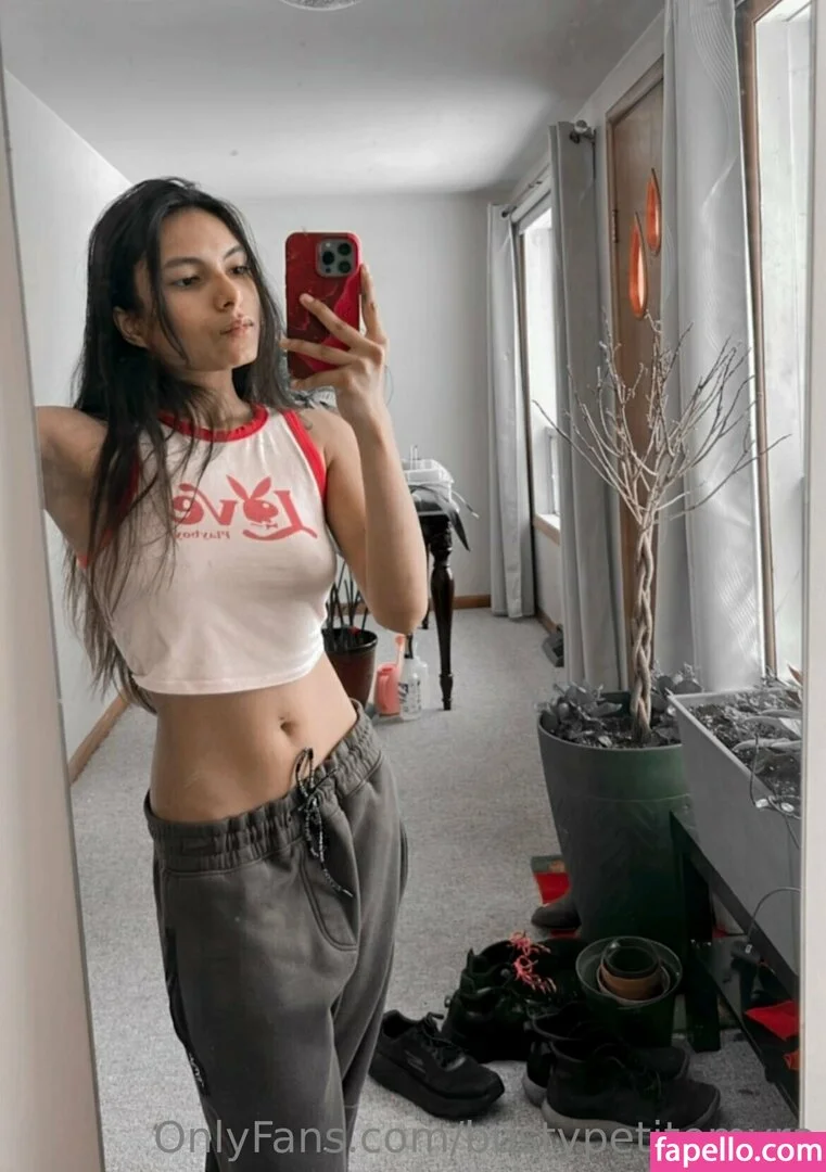 bustypetitemyra Onlyfans Photo Gallery 