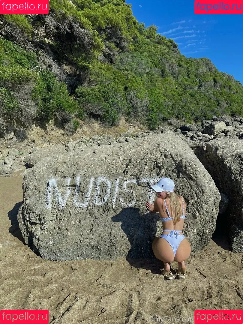 milanaasuna Onlyfans Photo Gallery 