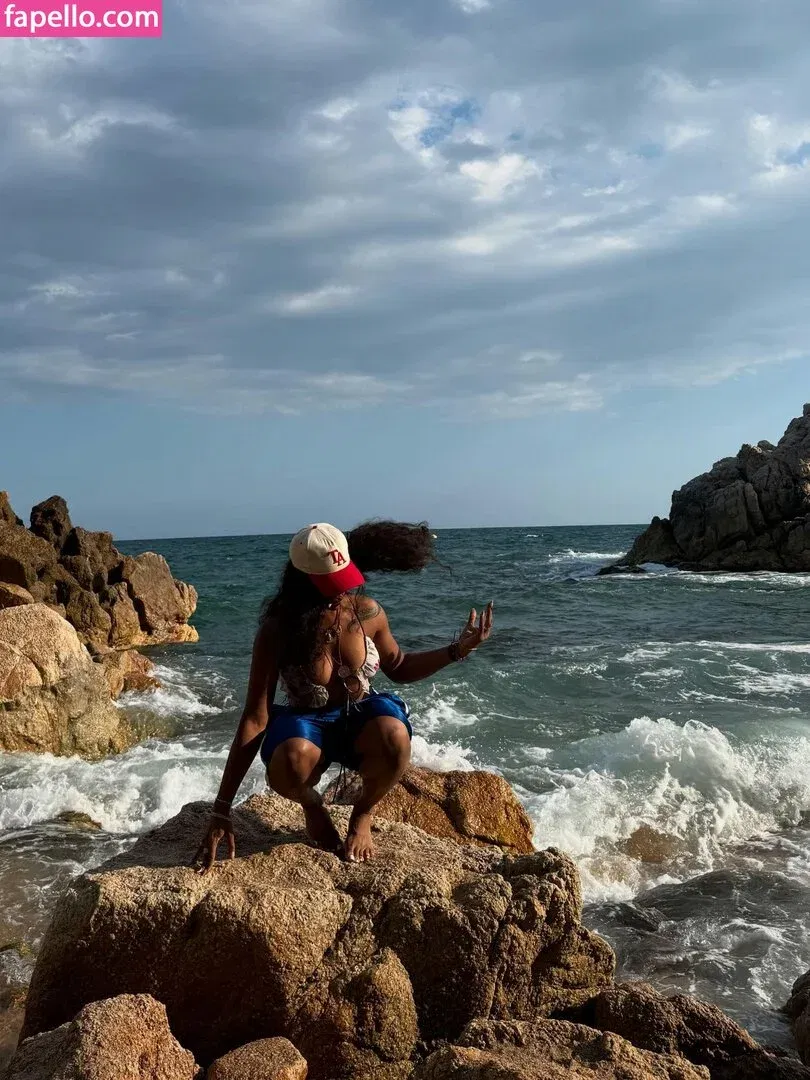 SZA Onlyfans Photo Gallery 