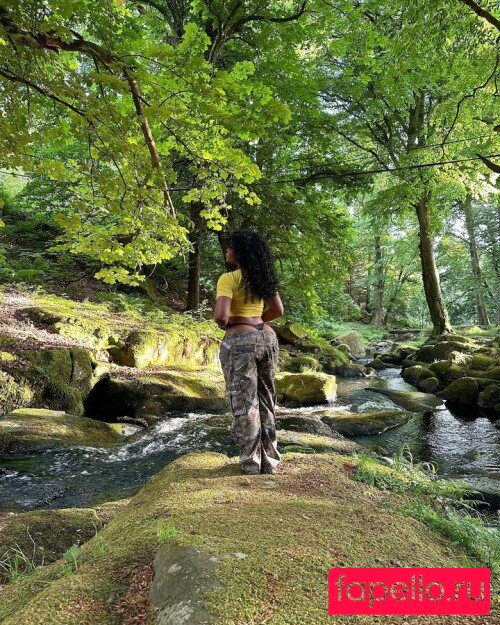 SZA Onlyfans Photo Gallery 