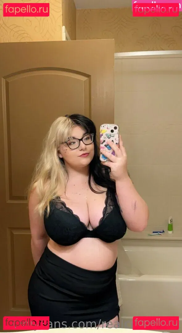 realcococash Onlyfans Photo Gallery 