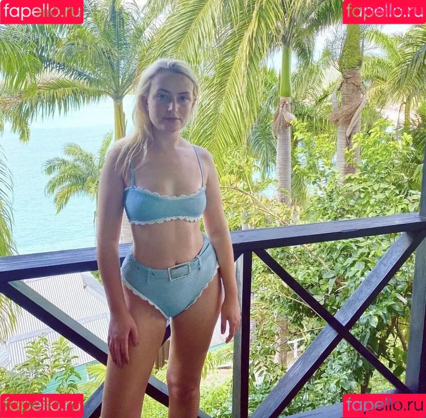 Amelia Dimoldenberg Onlyfans Photo Gallery 