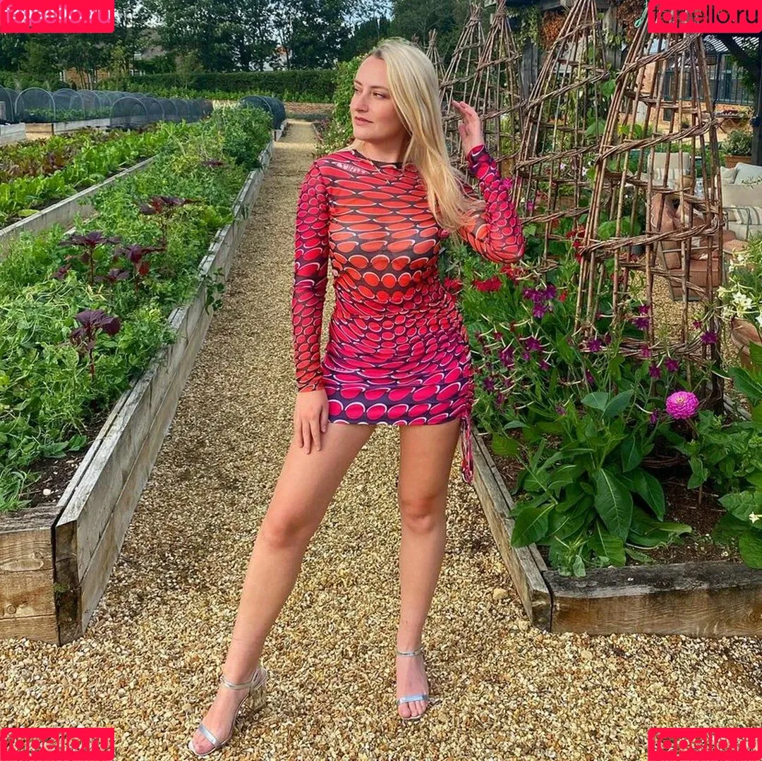 Amelia Dimoldenberg Onlyfans Photo Gallery 
