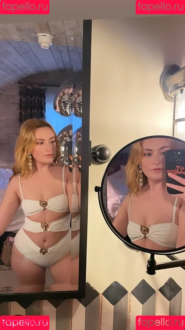 Amelia Dimoldenberg Onlyfans Photo Gallery 