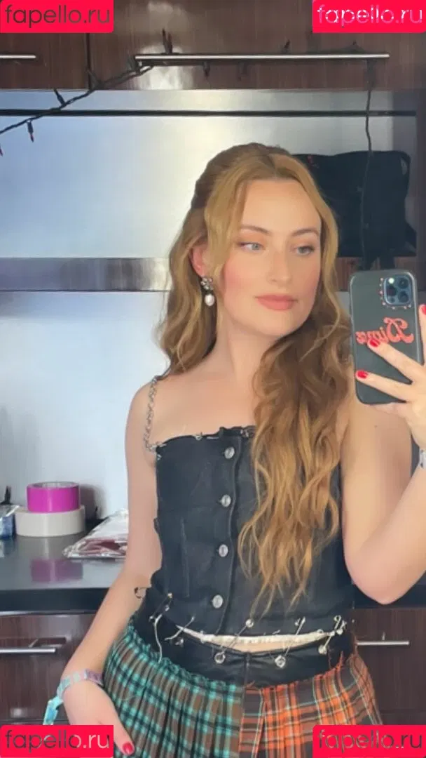 Amelia Dimoldenberg Onlyfans Photo Gallery 