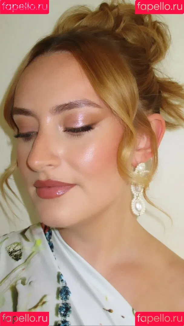 Amelia Dimoldenberg Onlyfans Photo Gallery 