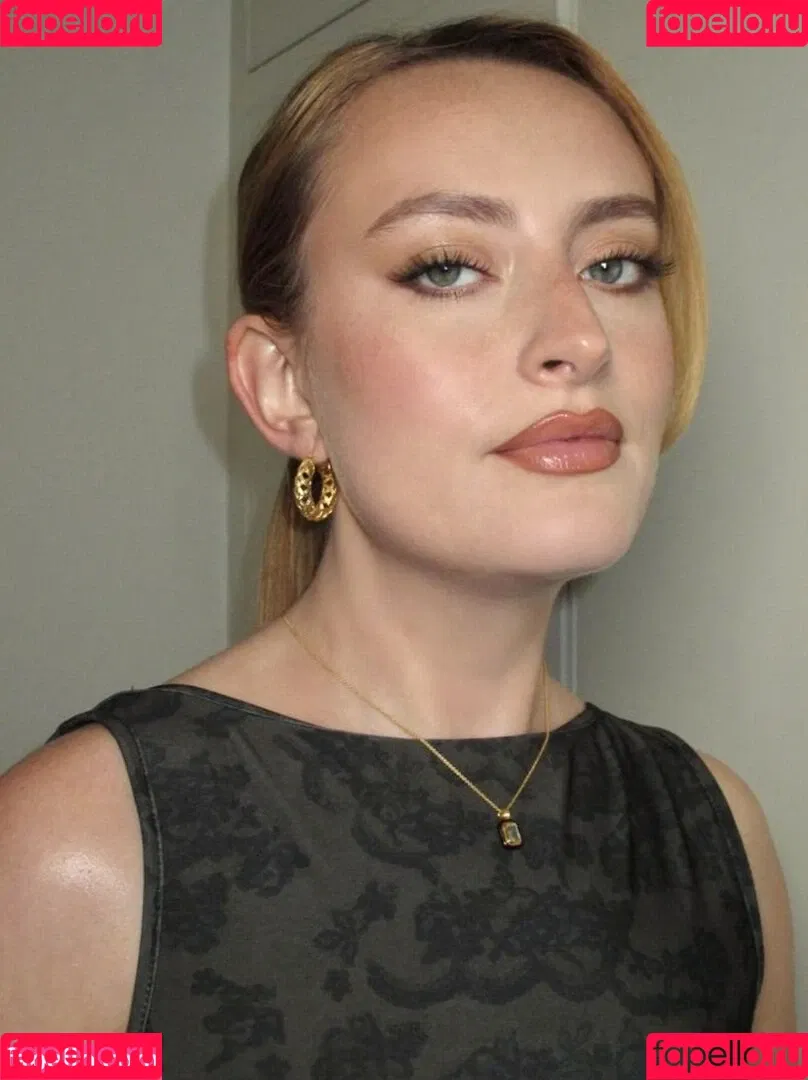 Amelia Dimoldenberg Onlyfans Photo Gallery 