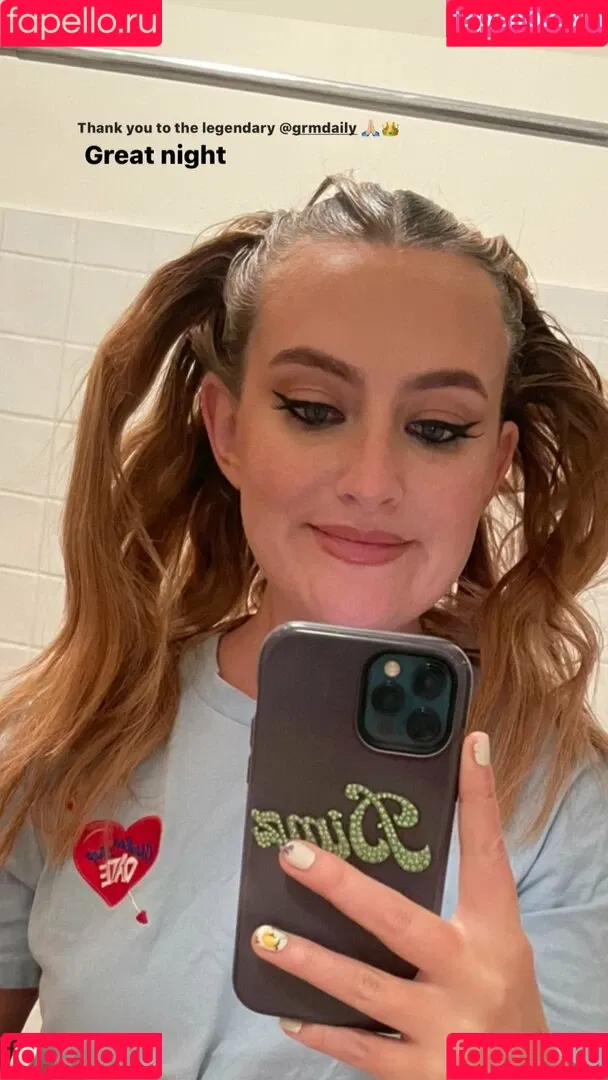 Amelia Dimoldenberg Onlyfans Photo Gallery 