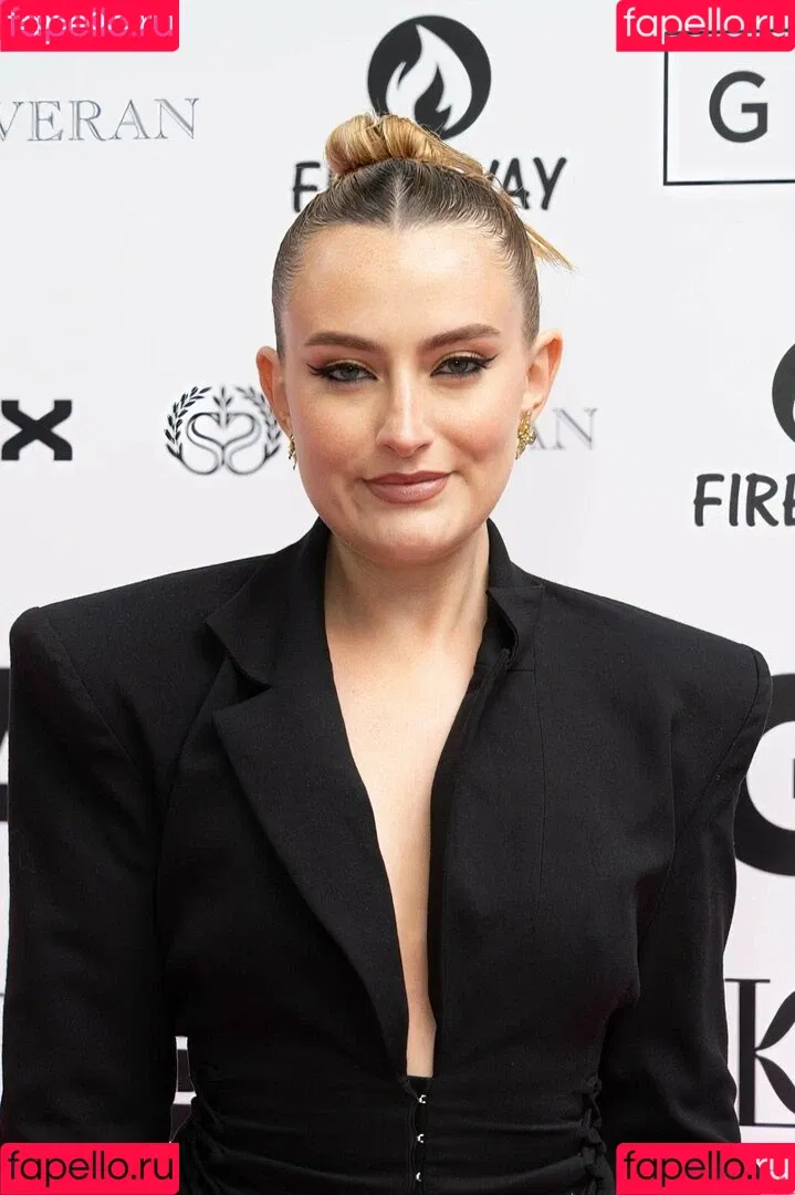 Amelia Dimoldenberg Onlyfans Photo Gallery 