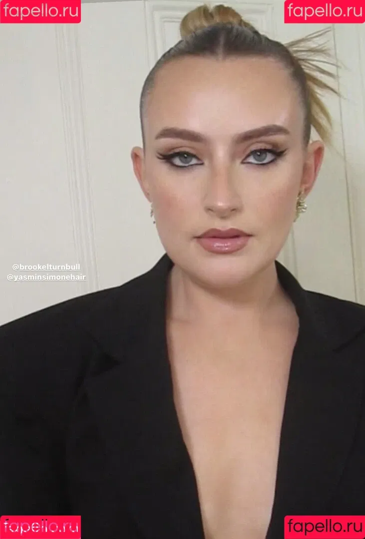 Amelia Dimoldenberg Onlyfans Photo Gallery 
