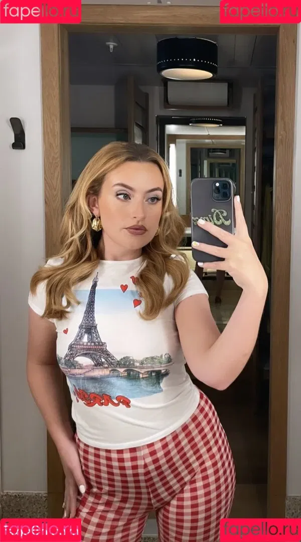 Amelia Dimoldenberg Onlyfans Photo Gallery 