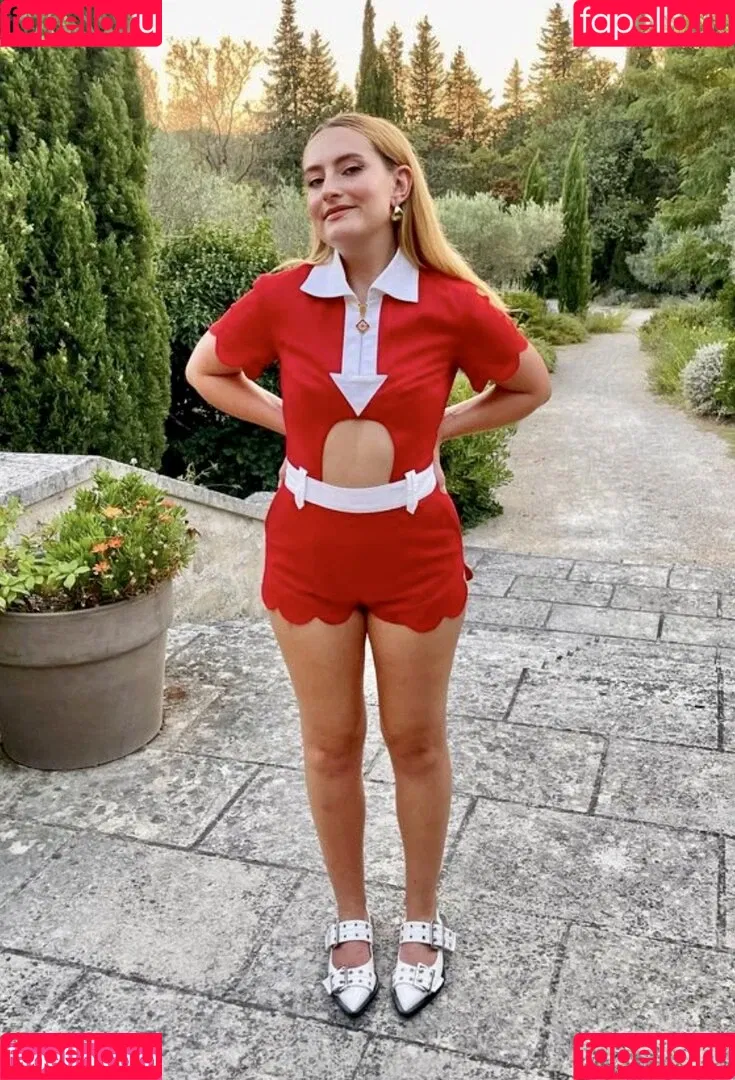 Amelia Dimoldenberg Onlyfans Photo Gallery 