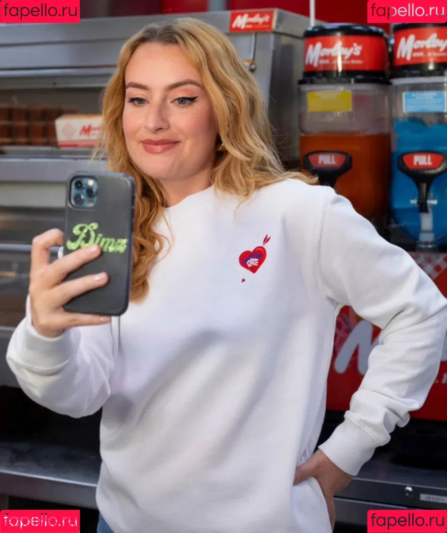 Amelia Dimoldenberg Onlyfans Photo Gallery 