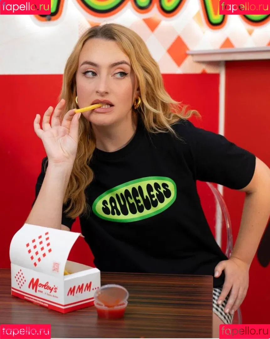Amelia Dimoldenberg Onlyfans Photo Gallery 