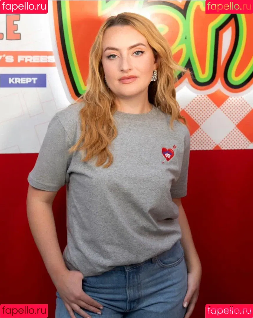 Amelia Dimoldenberg Onlyfans Photo Gallery 