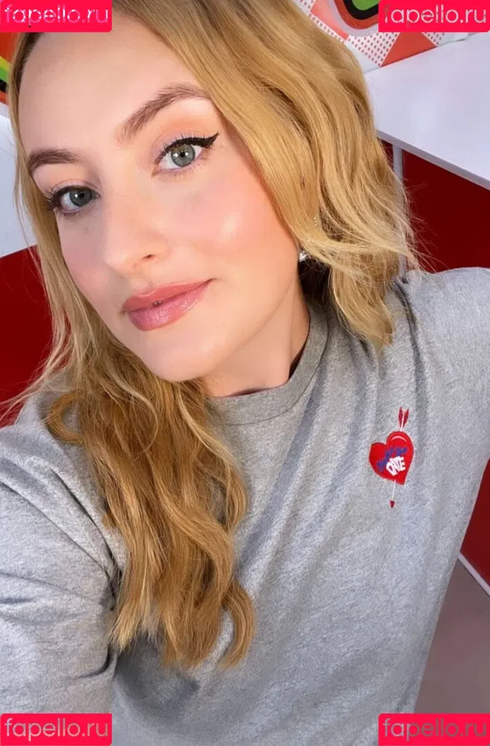 Amelia Dimoldenberg Onlyfans Photo Gallery 