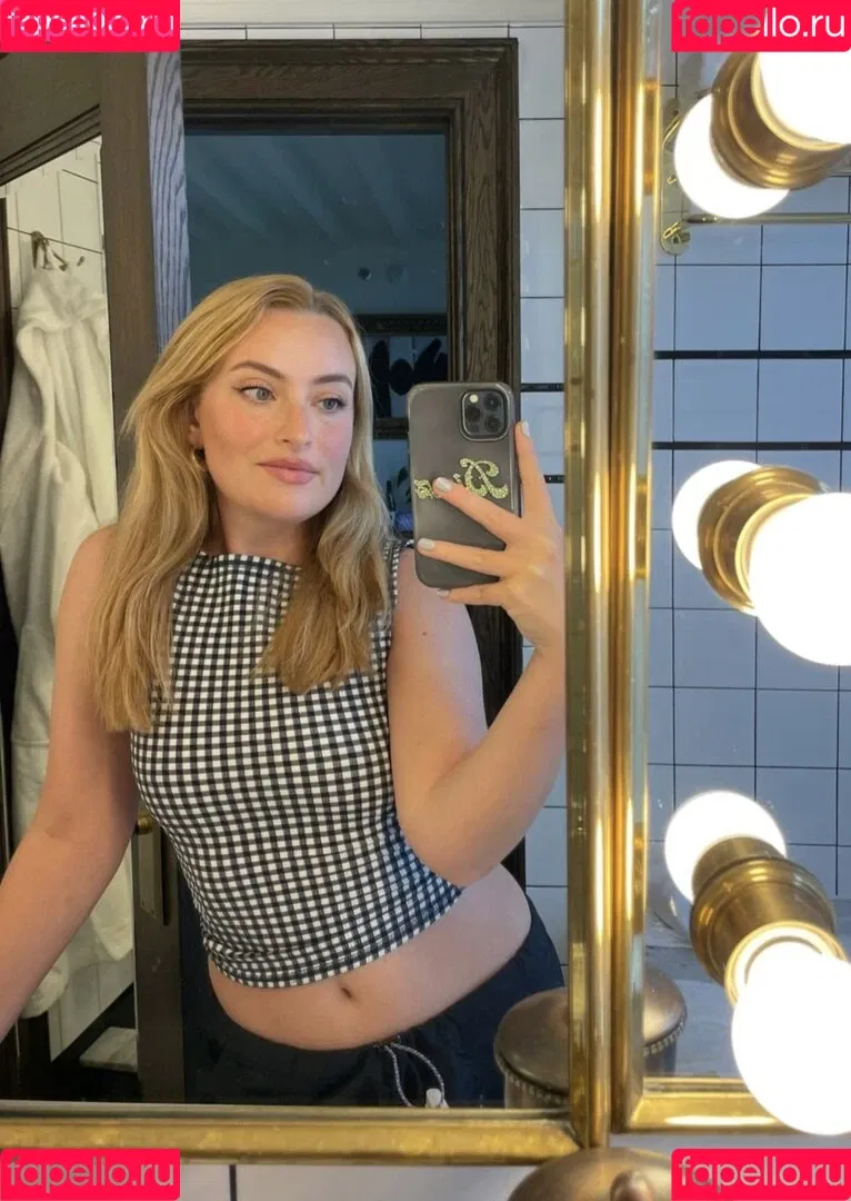Amelia Dimoldenberg Onlyfans Photo Gallery 