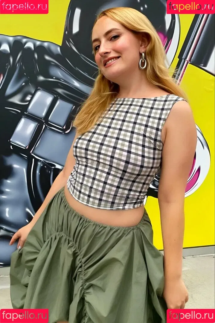 Amelia Dimoldenberg Onlyfans Photo Gallery 