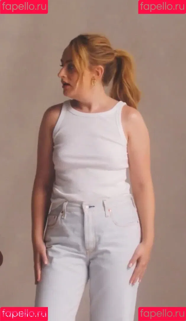 Amelia Dimoldenberg Onlyfans Photo Gallery 