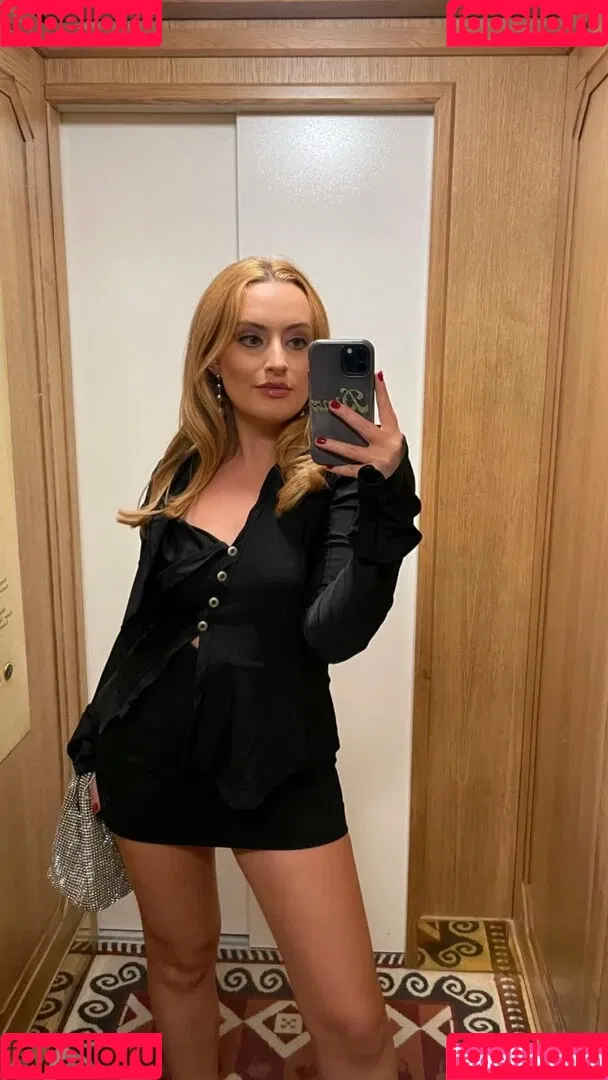 Amelia Dimoldenberg Onlyfans Photo Gallery 