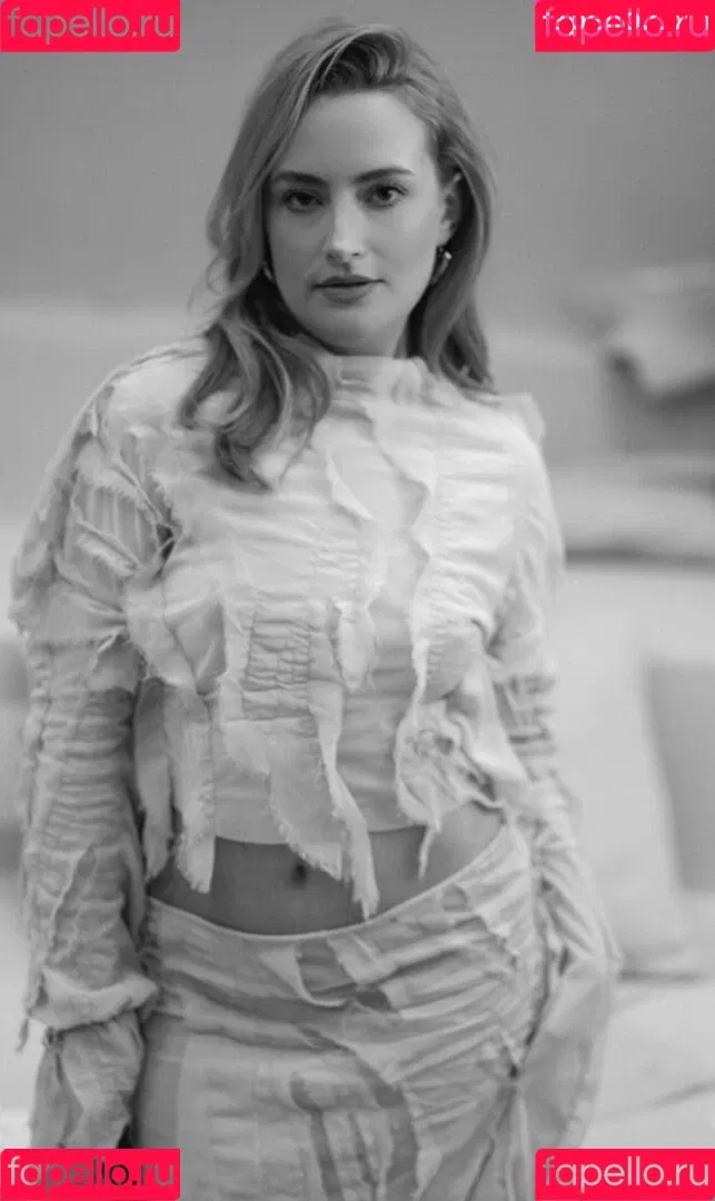 Amelia Dimoldenberg Onlyfans Photo Gallery 