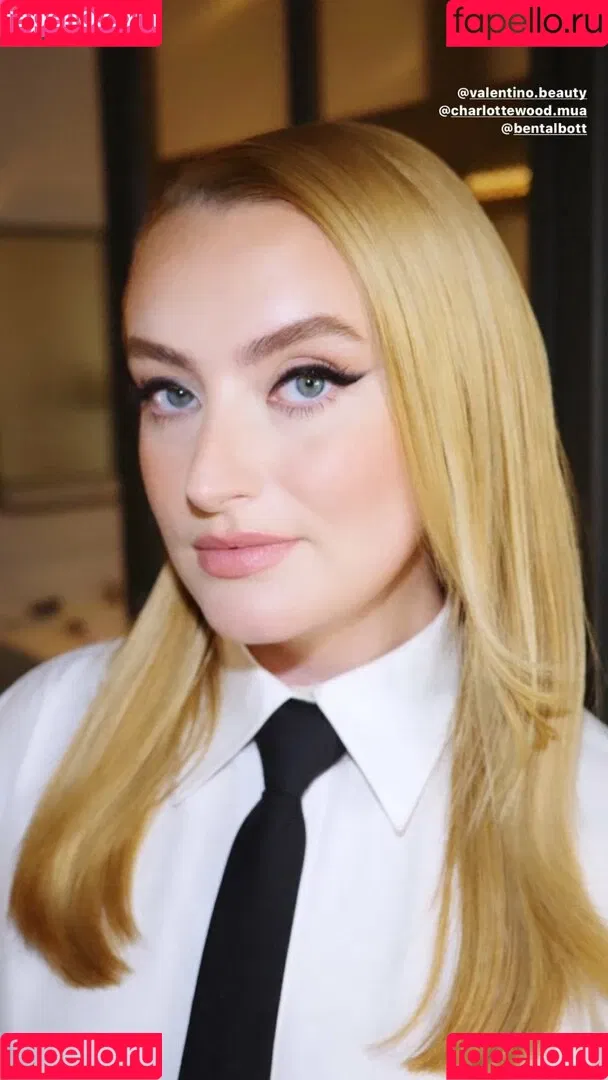 Amelia Dimoldenberg Onlyfans Photo Gallery 